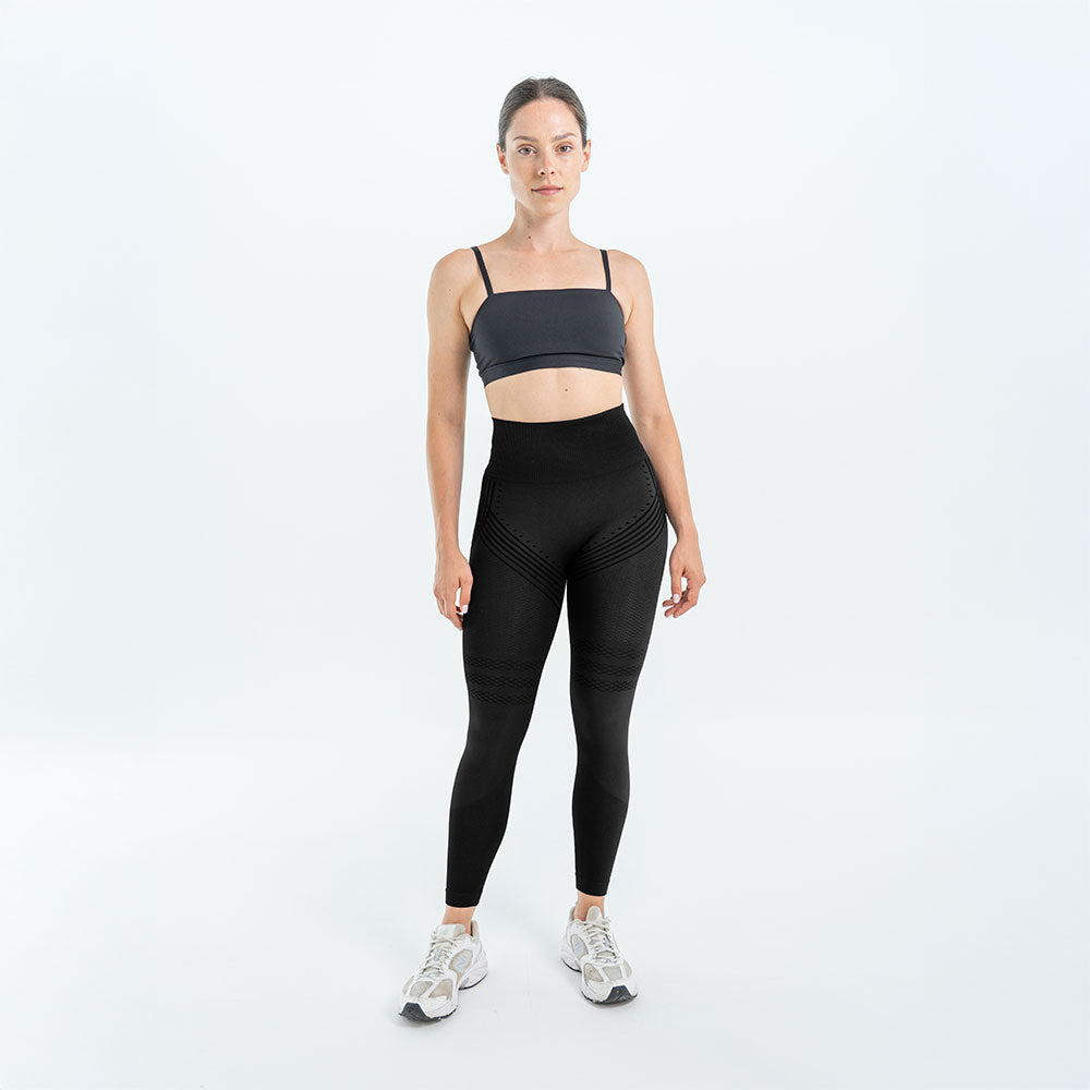 De gauche à droite, le Legging 3D Anti-Cellulite de Leonie and Co, les Leggings Luveon et le Legging Sculptant 3D Arlaya, photographiés par les marques elles-mêmes. Relevé du 19 septembre 2026.